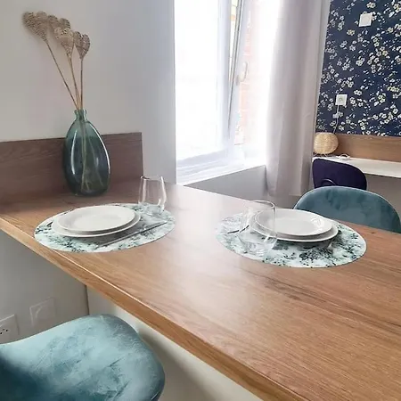 Appartement Entièrement Rénové Proche Gare Cambrai